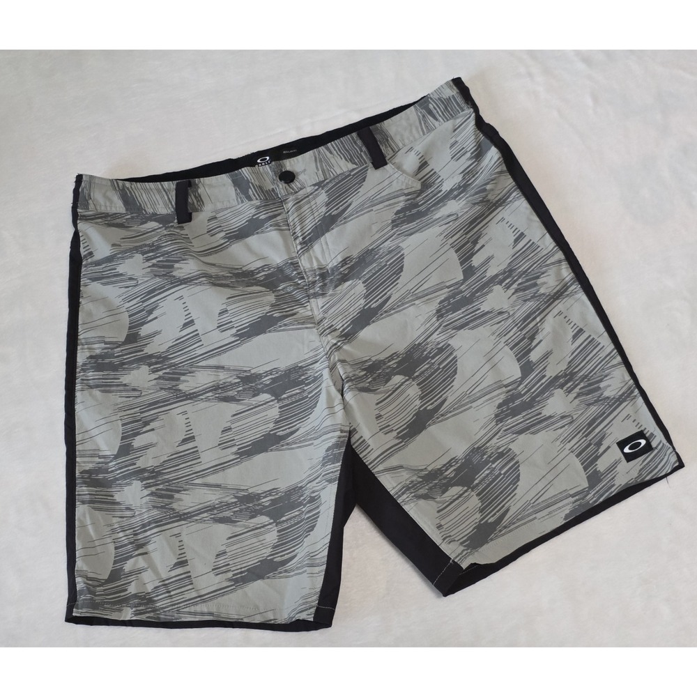 Oakley Mens Size 36 RC Everywhere Hybrid Shorts Digital Camo Pattern Regular Fit